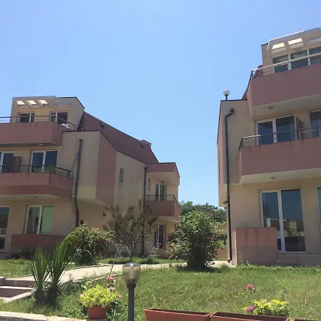 Lunna Pateka 3*